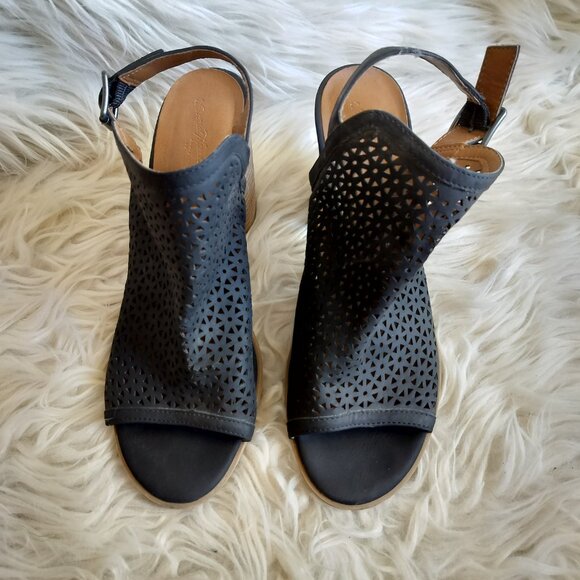 Universal Thread Black Open Toe Open Back Sandal Heels - Picture 2 of 4